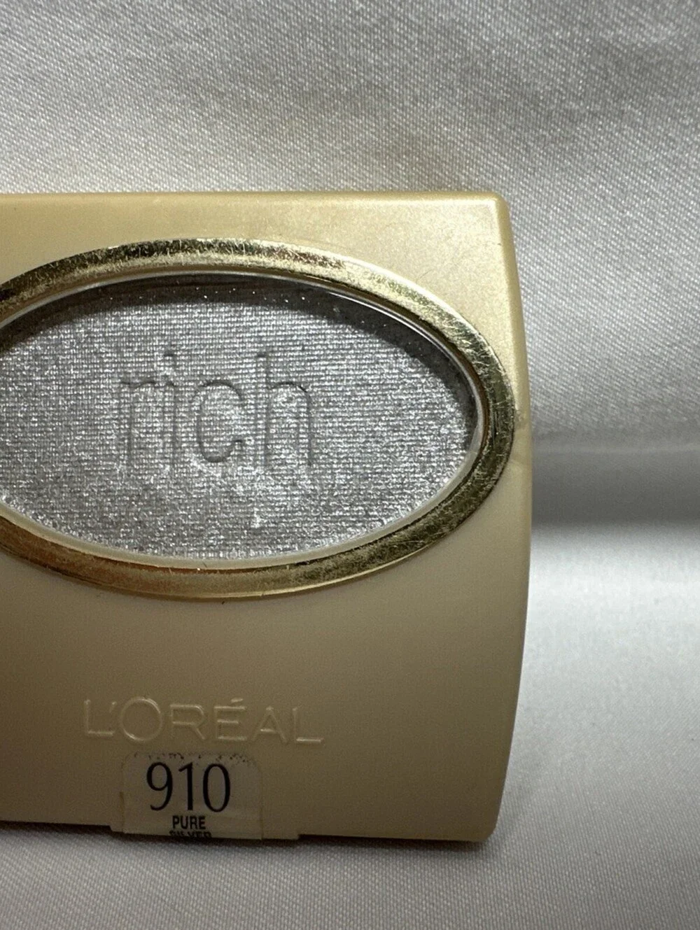 New & Sealed -  L'oreal Eye Shadow Wear Infinite Rich Pure Silver #910